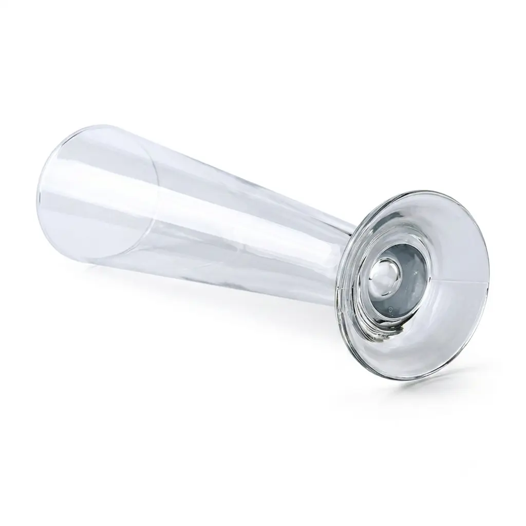 18-oz-pilsner-glass-bottom-view bottom view of durable pilsner beer glass with stable thick base