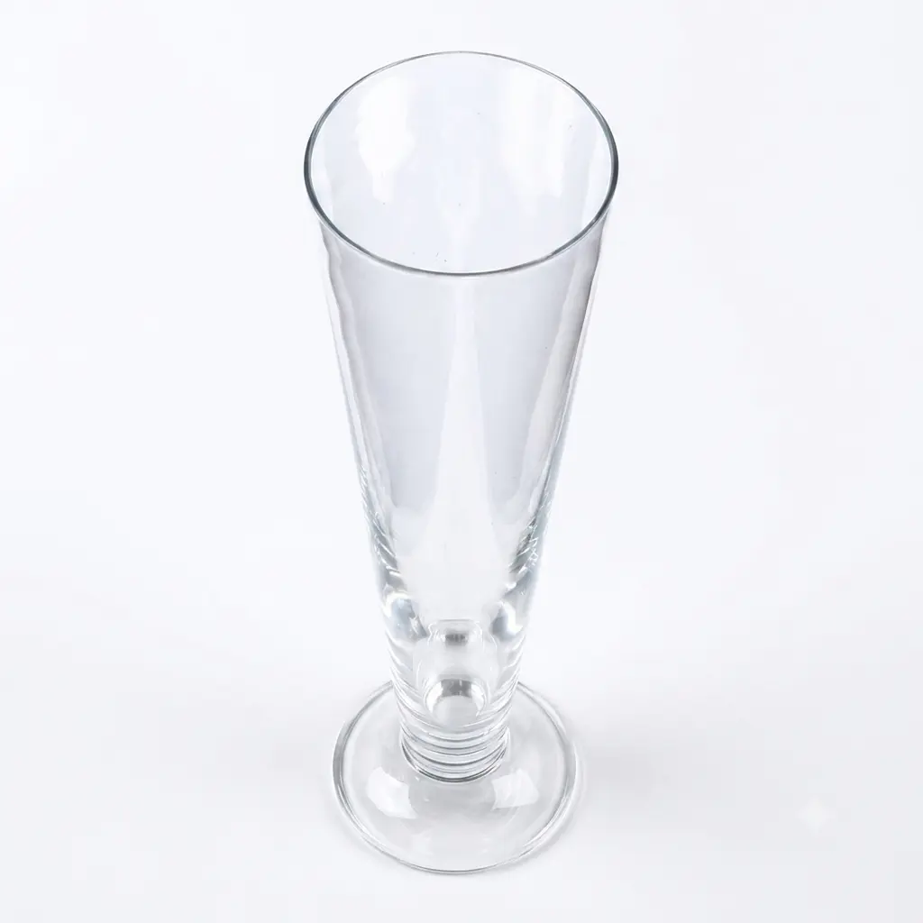 18-oz-pilsner-glass-top-view top view of pilsner glass with smooth rim and tapered shape