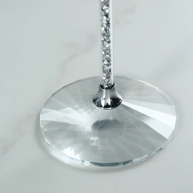 Luxury ribbed crystal wine glass with rhinestone stem for elegant dining table decor